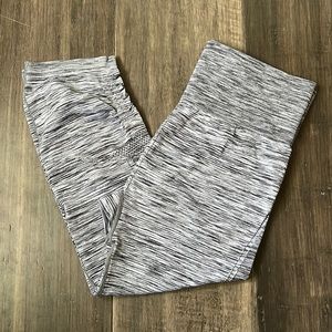 5/$25 Heathered gray Alex + Abby capri leggings